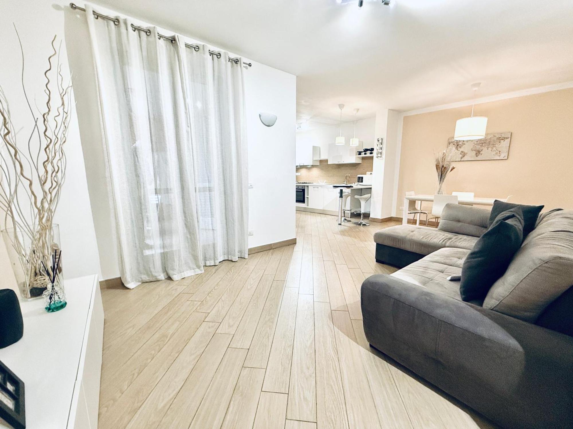 Comecasa Modern Apartment In Historical Centre Asti Exterior foto
