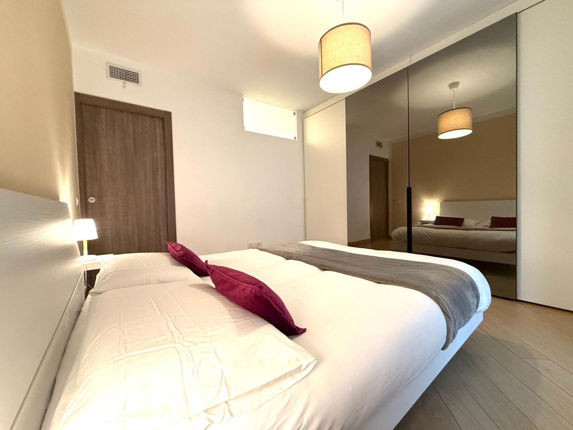 Comecasa Modern Apartment In Historical Centre Asti Exterior foto